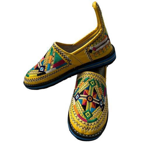 Chaussure Babouche Artisanale Berbère Jaune Broderie Multicolore