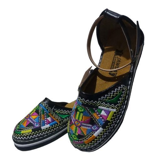 Sandale Babouche Artisanale en Cuir Noir Brodé