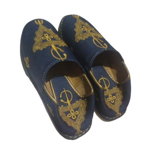 Babouche Artisanale Berbère en Jean Bleu Brodé Or