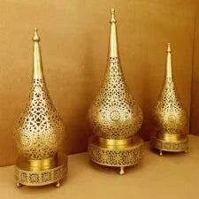 Lampe Décorative Artisanal en Laiton Doré Ciselé et Ajouré – Style Marocain Raffiné  42/20 cm