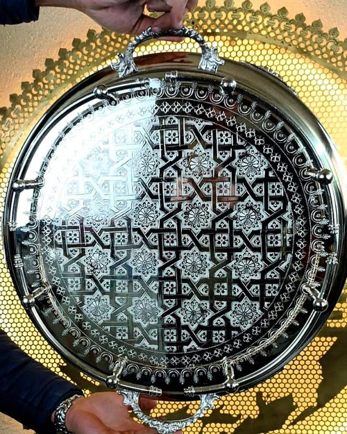 Plateau Artisanal Fassi en Laiton Argenté Ciselé Motif 45 cm de diamètre.
