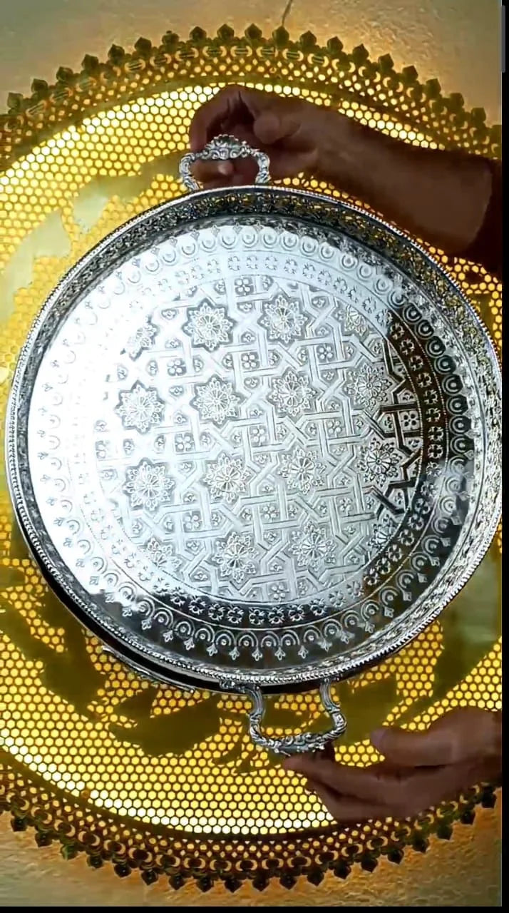 Plateau Artisanal Fassi en Cuivre Argenté Ciselé à la Main  45 cm